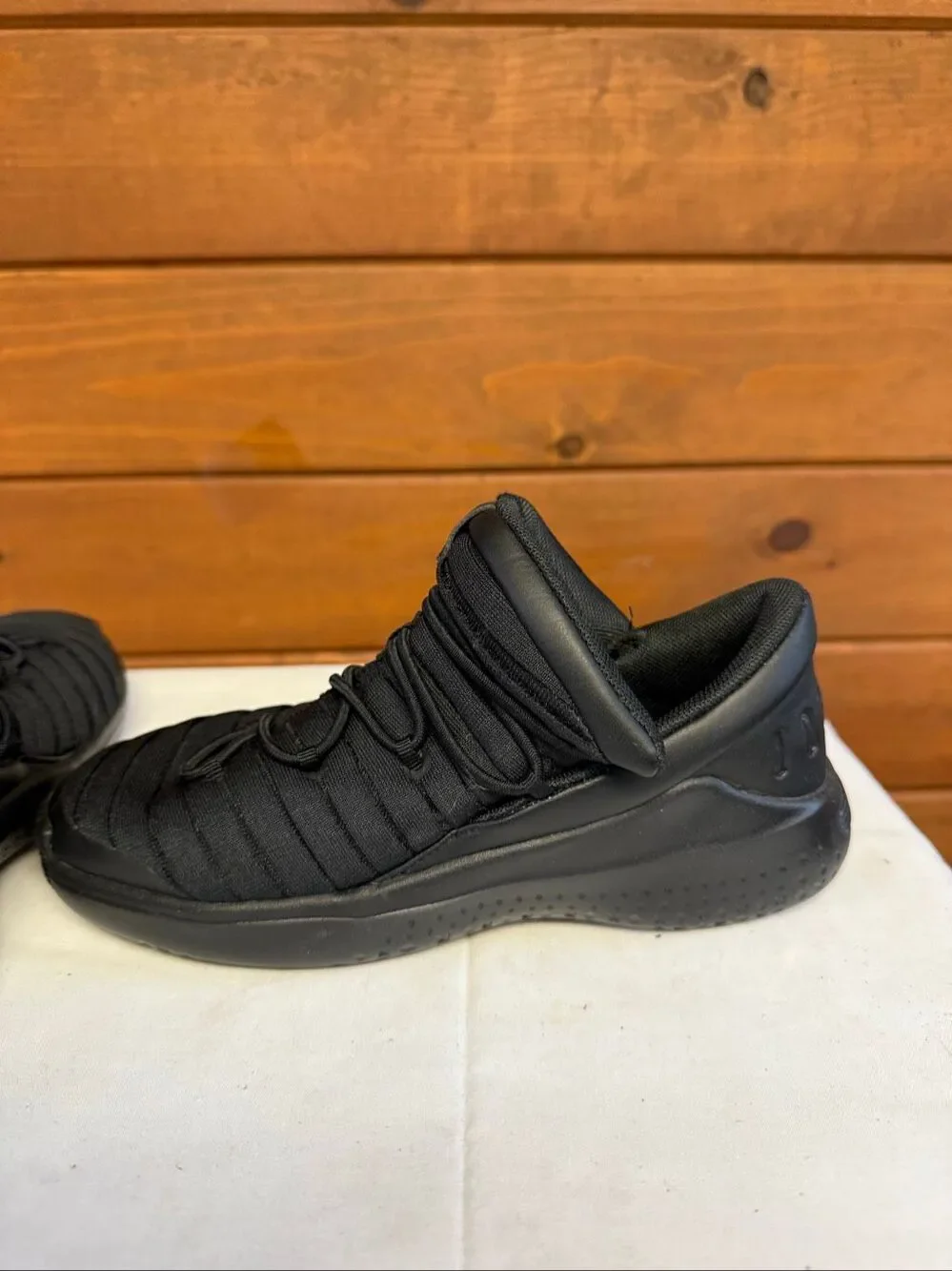 Nike Air Jordan Flight Luxe sneakers Sz 2 Youth Black 919719-011